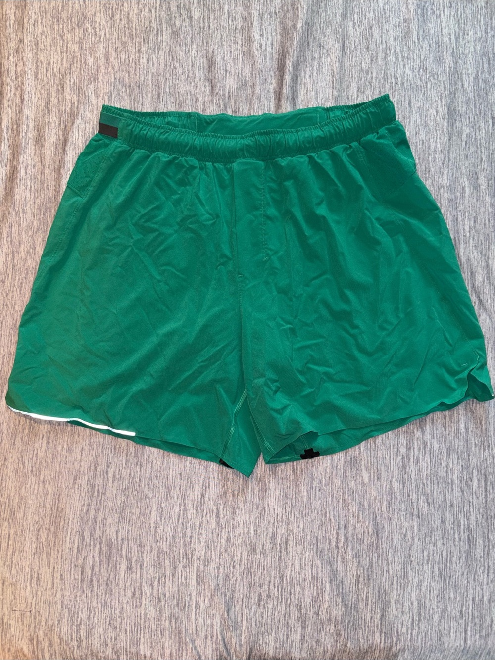 lululemon athletica Men’s Emerald Green 6” Athletic Shorts with liner